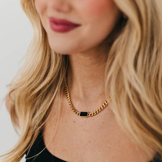 ONYX GOLD CHAIN STATEMENT NECKLACE